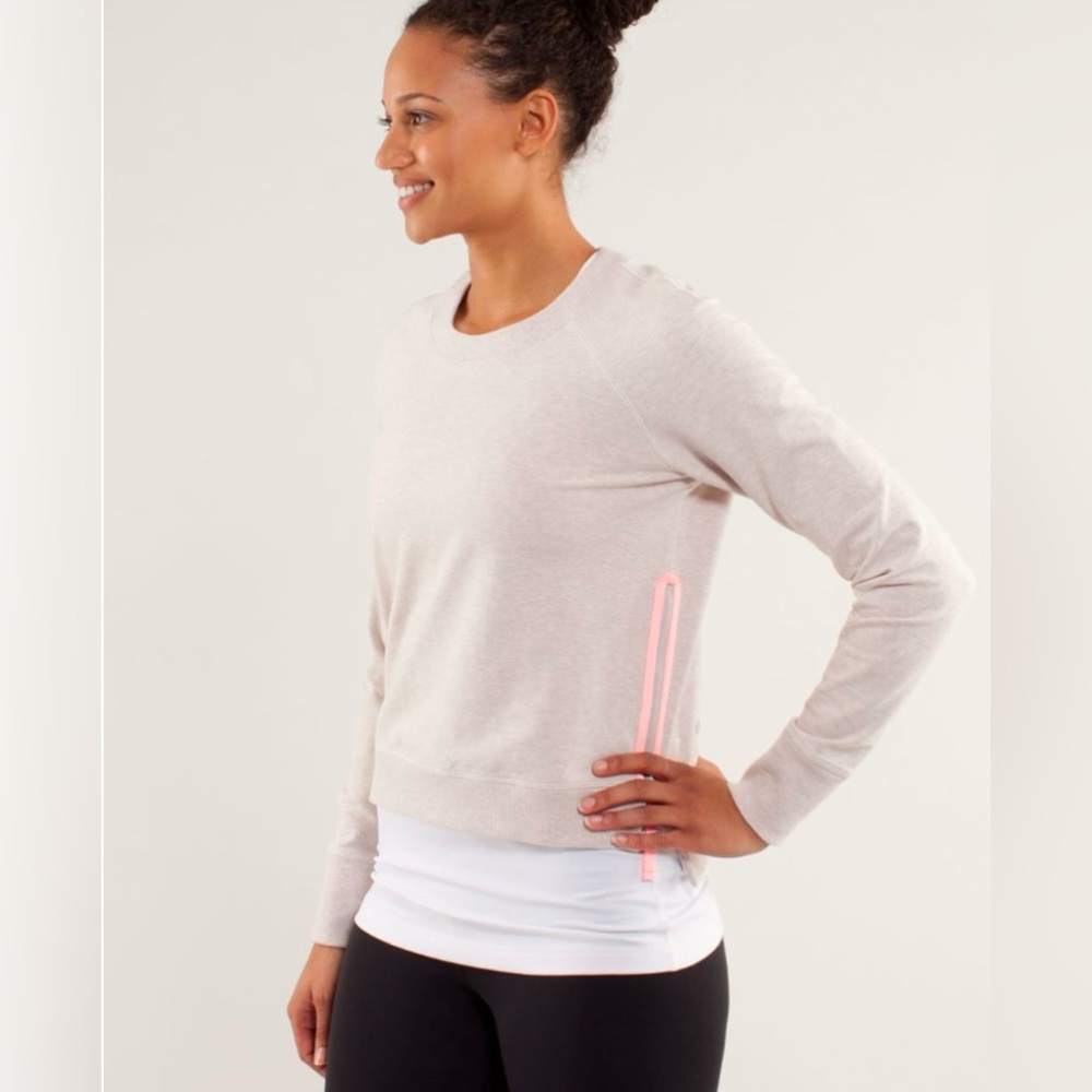 Women’s Lululemon Rejuvenate Pullover in Dune, Sz. 6